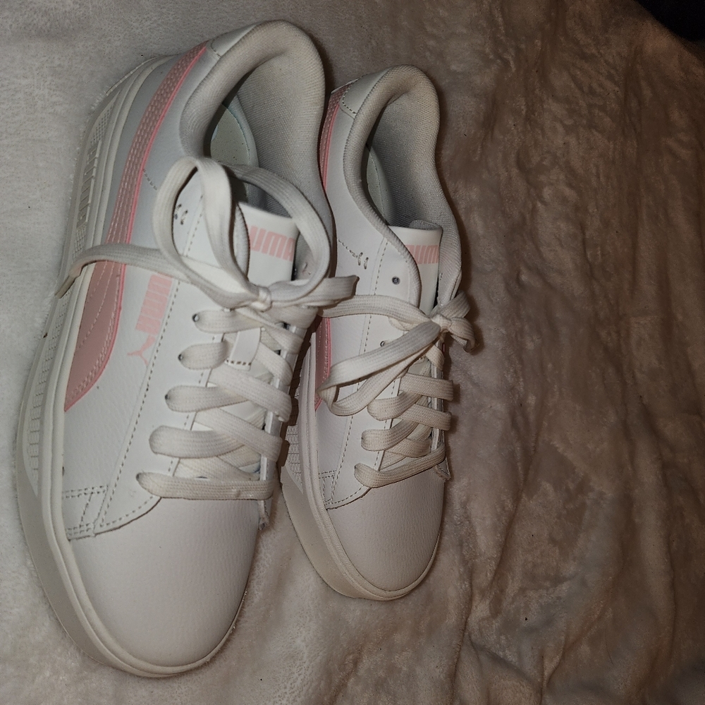 Puma woman's shoes